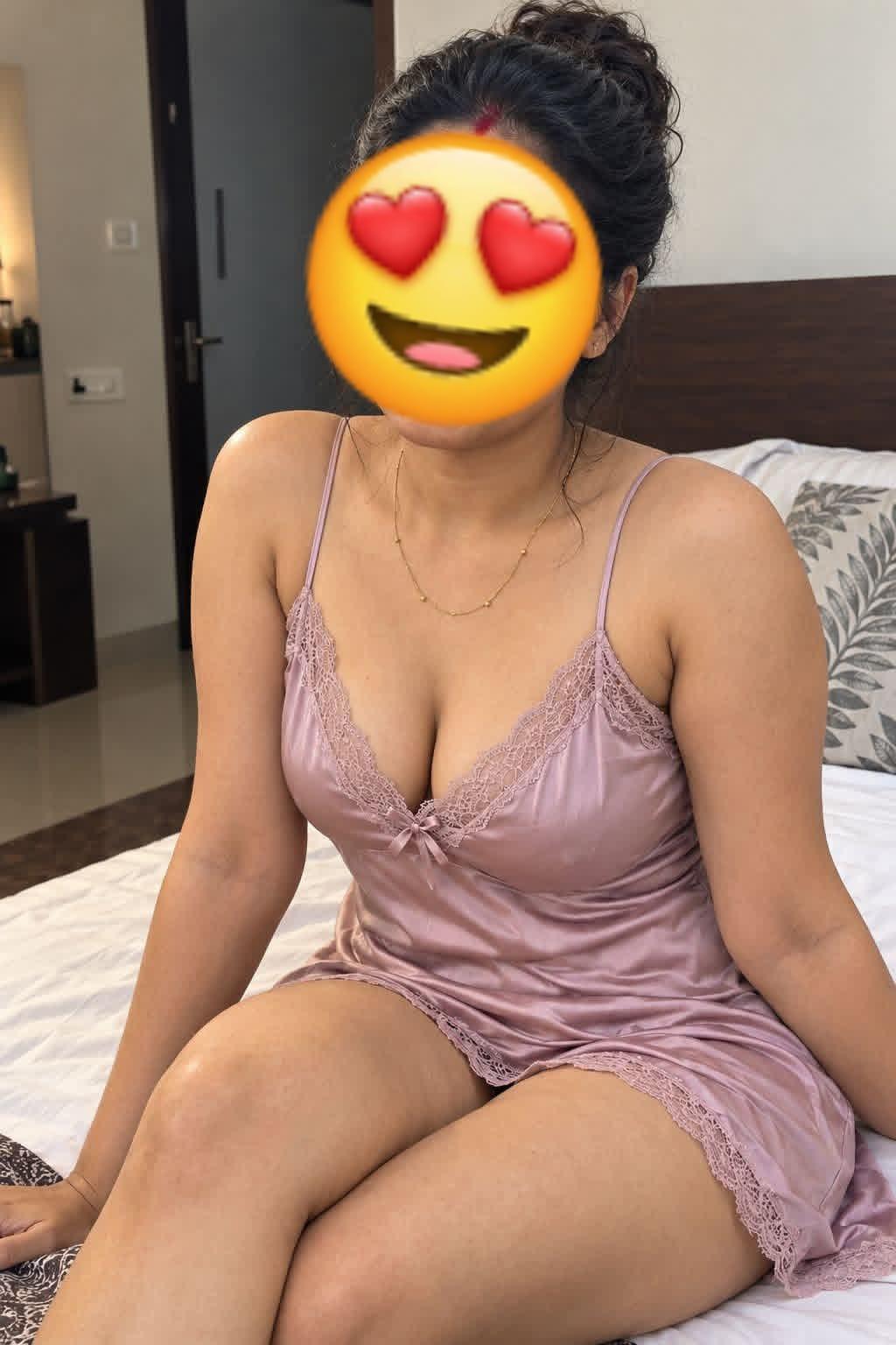 Image of Rs.300/= Beautiful Young Girl VVIP Cam Show Available 💦❤️👑