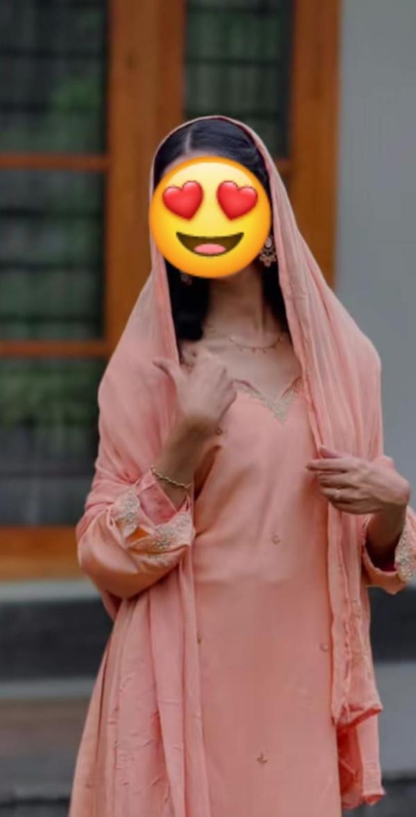 Image of Real Muslim girl 👧 cam show available