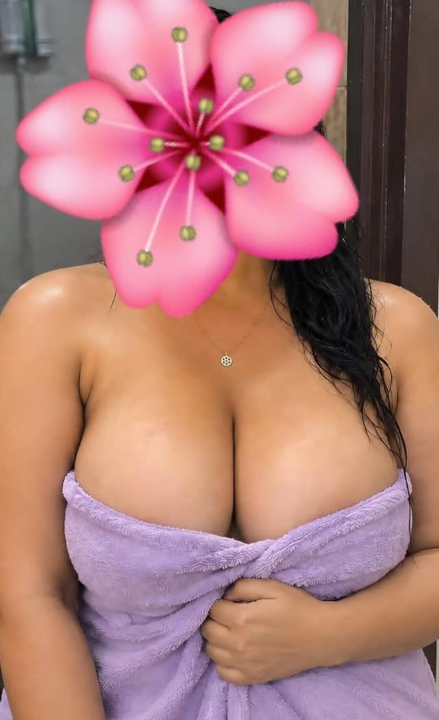 Image of 🟢 with face WhatsApp live video call service🥰🎬 Im Tharika 28y hot 🔥💯 girl