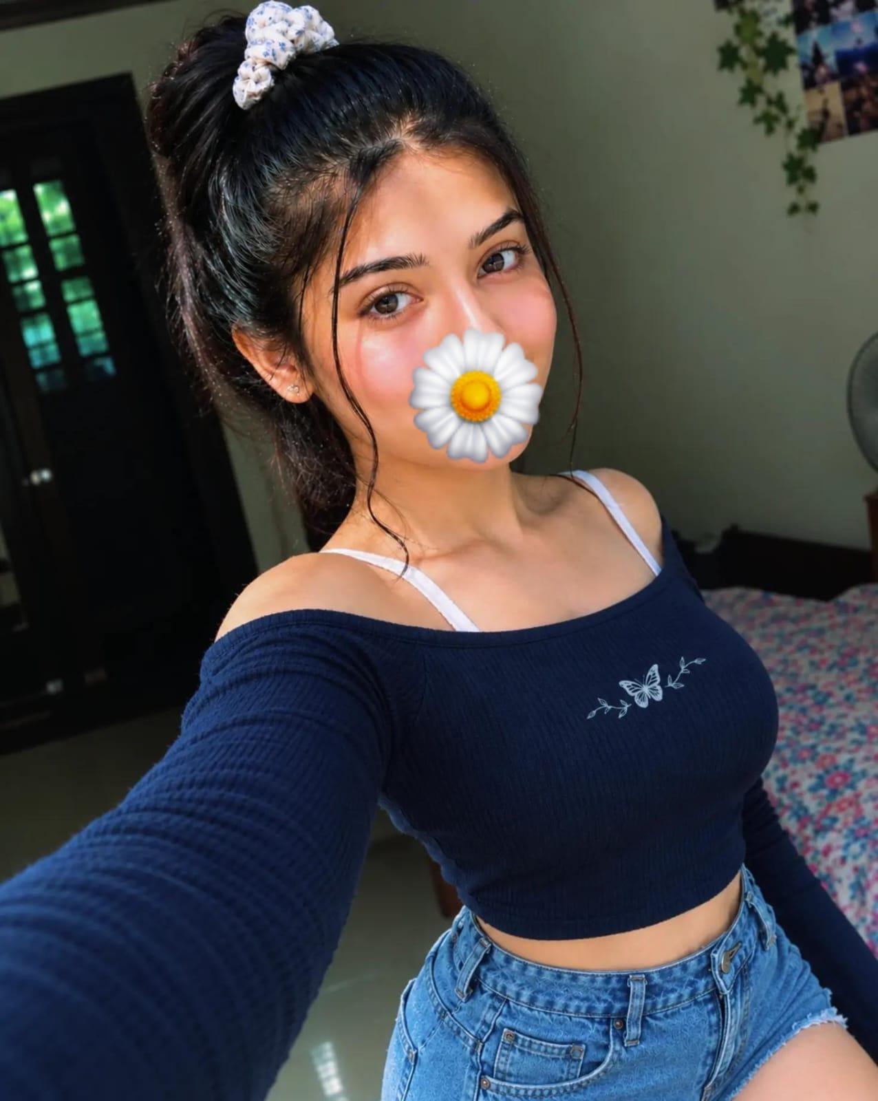 Image of 🧚🫦With face Sexsy බේබි Piyuu 🥰...සුදුම සුදු පොඩ් කෙල්ලගෙන් සැපක් ගන්න ආස අය ඉක්මනින් එන්න..🤤👸